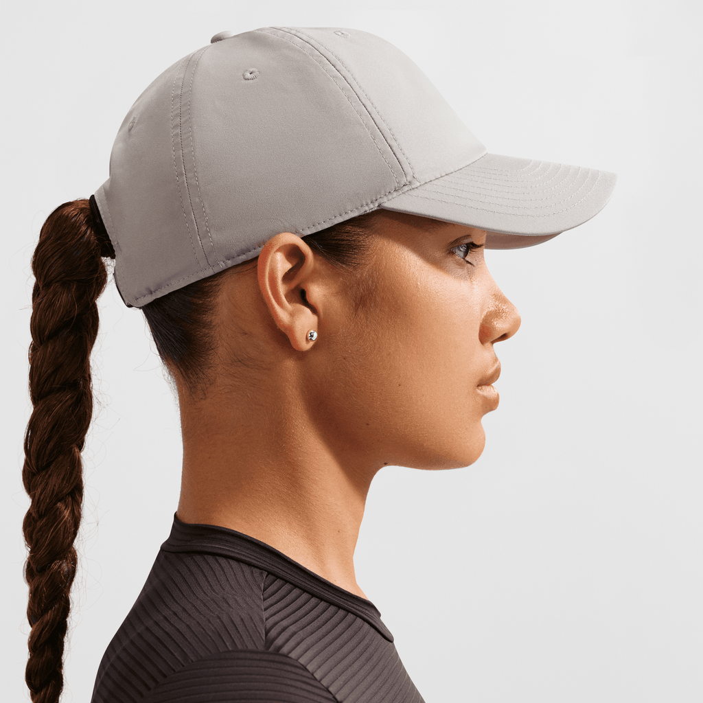 Nike Dri-FIT Club Unstructured Metal Swoosh Cap