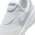 Nike Women's Revolution 8 EasyOn Road Running Shoes