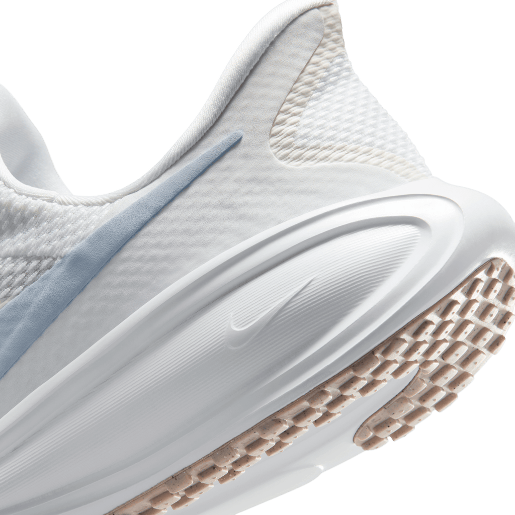 Nike Women's Revolution 8 EasyOn Road Running Shoes
